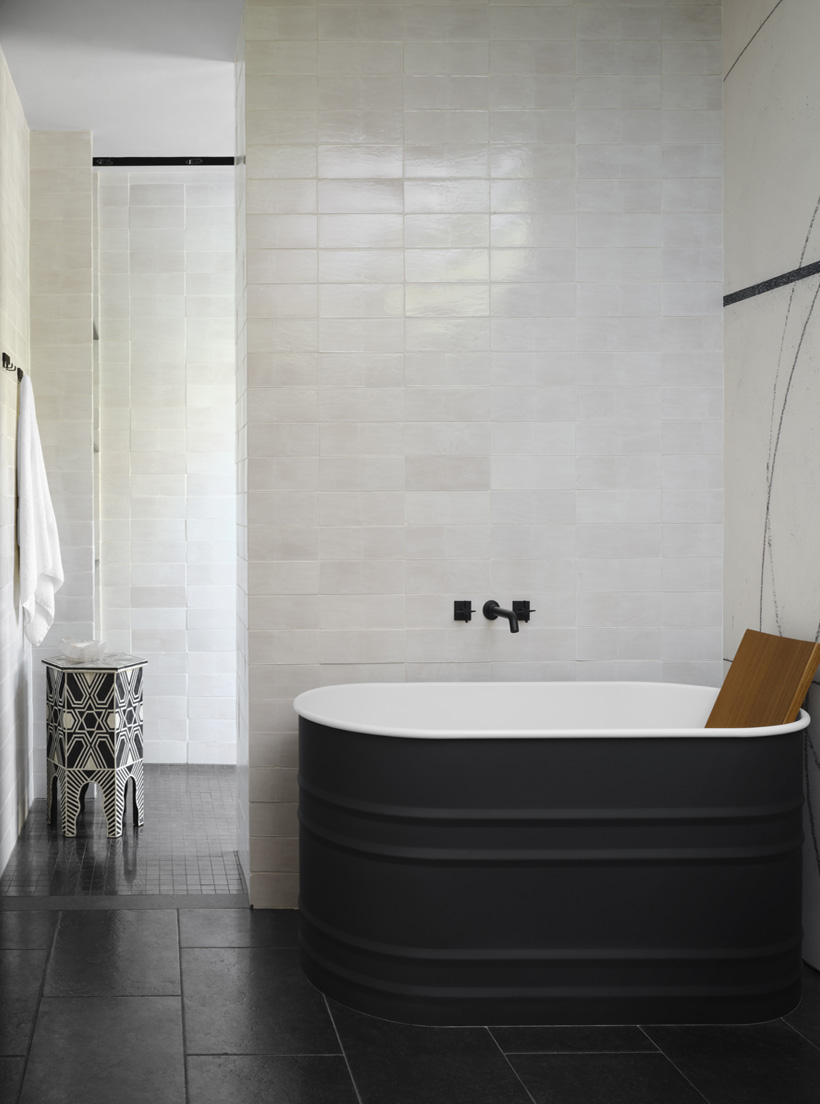 bathroom tub